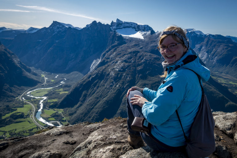 Read more about the article Hiking across the Romsdalseggen